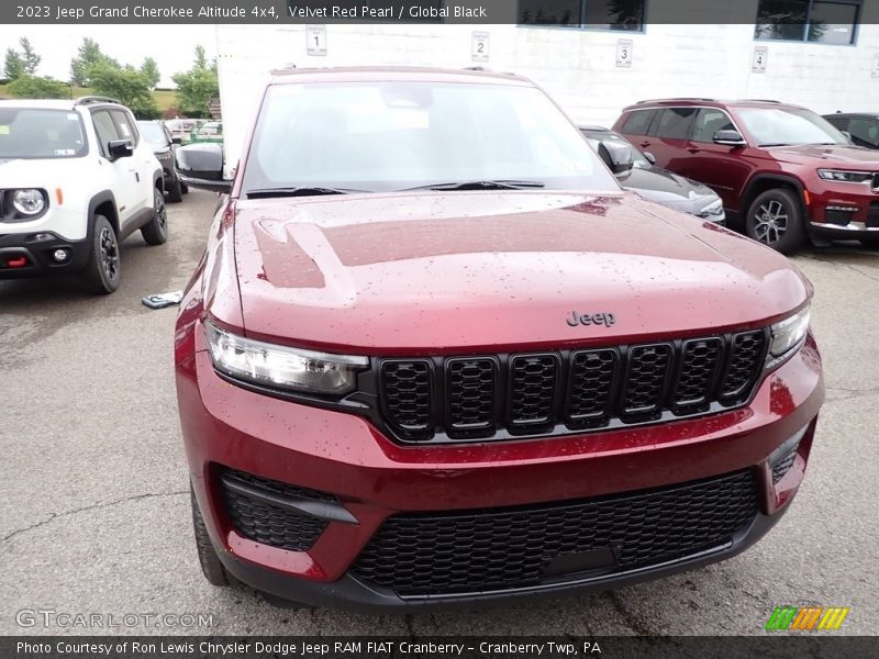 Velvet Red Pearl / Global Black 2023 Jeep Grand Cherokee Altitude 4x4