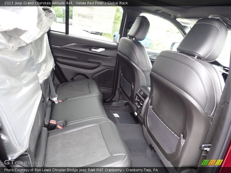 Velvet Red Pearl / Global Black 2023 Jeep Grand Cherokee Altitude 4x4