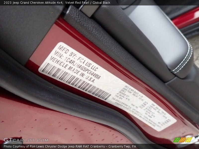 Velvet Red Pearl / Global Black 2023 Jeep Grand Cherokee Altitude 4x4