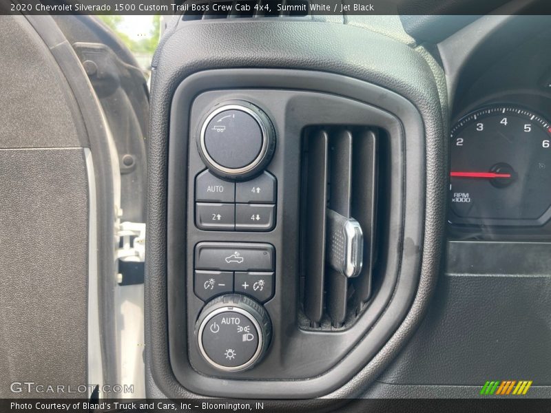 Summit White / Jet Black 2020 Chevrolet Silverado 1500 Custom Trail Boss Crew Cab 4x4