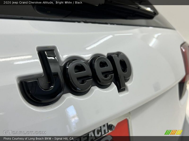 Bright White / Black 2020 Jeep Grand Cherokee Altitude