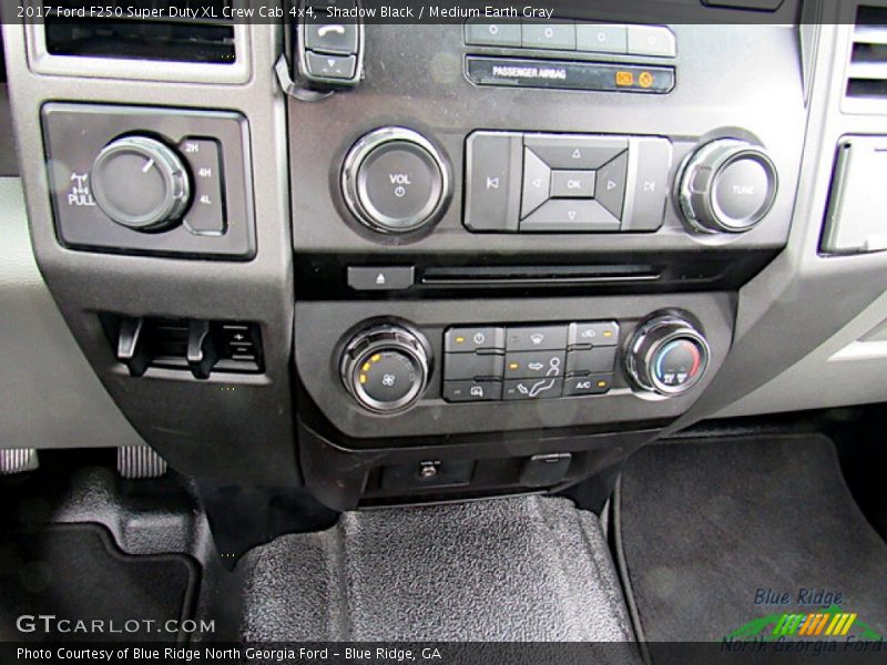 Shadow Black / Medium Earth Gray 2017 Ford F250 Super Duty XL Crew Cab 4x4