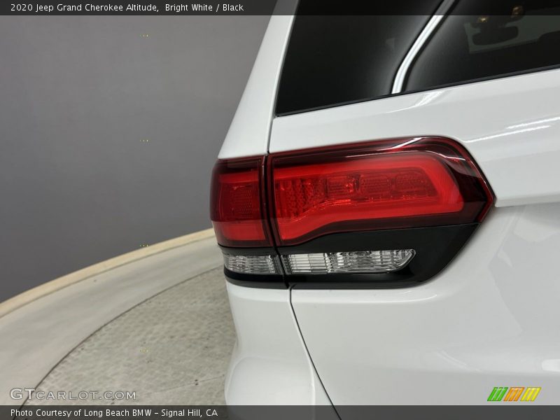 Bright White / Black 2020 Jeep Grand Cherokee Altitude