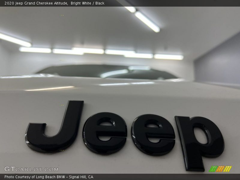 Bright White / Black 2020 Jeep Grand Cherokee Altitude