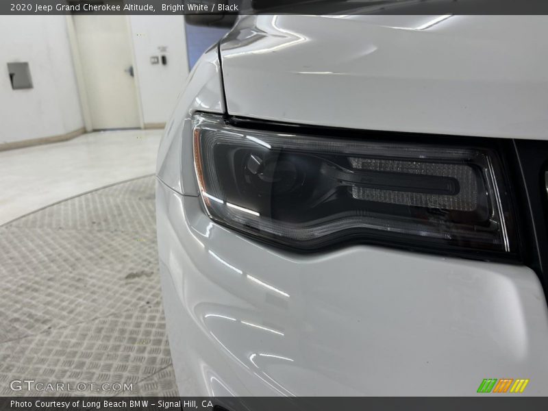 Bright White / Black 2020 Jeep Grand Cherokee Altitude