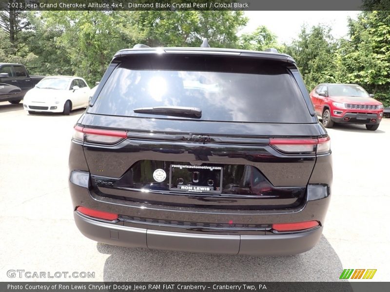 Diamond Black Crystal Pearl / Global Black 2023 Jeep Grand Cherokee Altitude 4x4