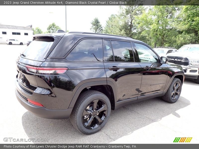 Diamond Black Crystal Pearl / Global Black 2023 Jeep Grand Cherokee Altitude 4x4