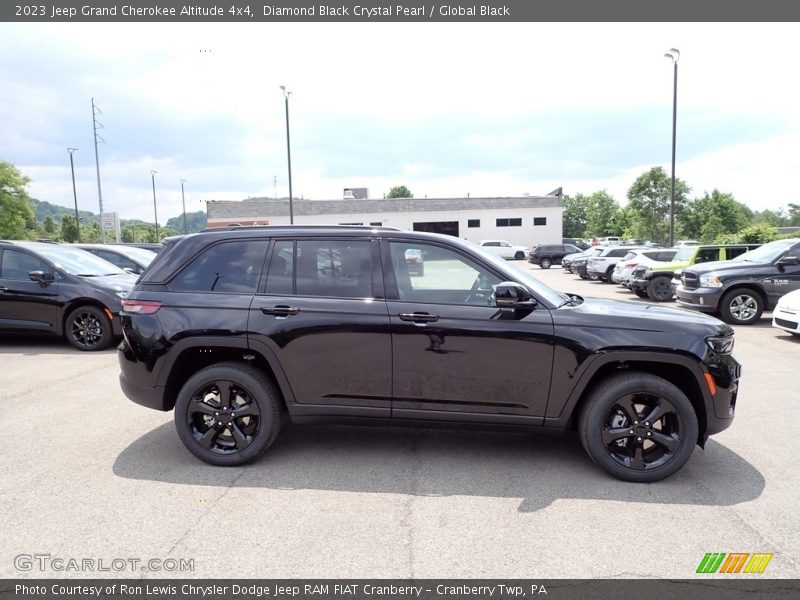 Diamond Black Crystal Pearl / Global Black 2023 Jeep Grand Cherokee Altitude 4x4