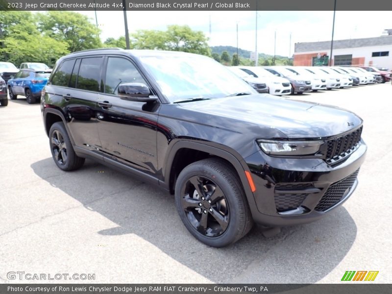 Diamond Black Crystal Pearl / Global Black 2023 Jeep Grand Cherokee Altitude 4x4