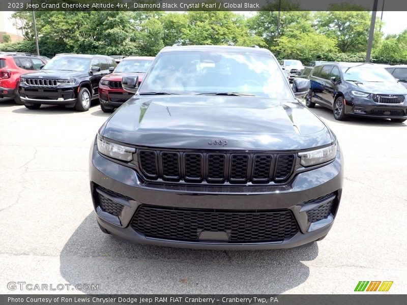 Diamond Black Crystal Pearl / Global Black 2023 Jeep Grand Cherokee Altitude 4x4