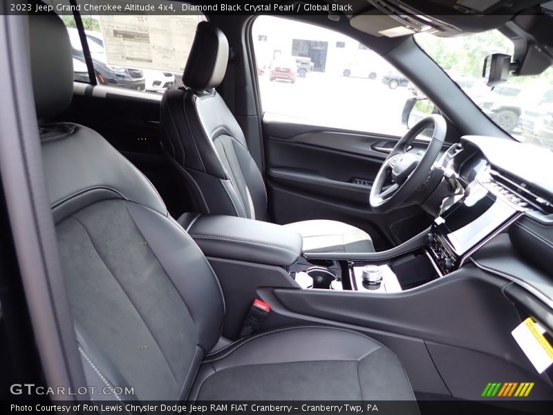 Diamond Black Crystal Pearl / Global Black 2023 Jeep Grand Cherokee Altitude 4x4