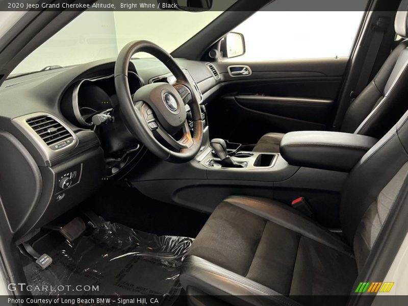 Bright White / Black 2020 Jeep Grand Cherokee Altitude