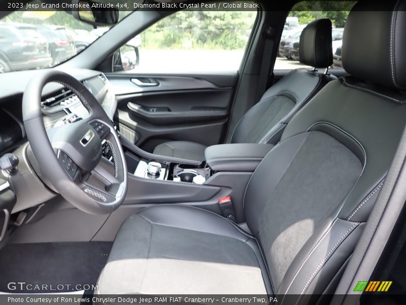Diamond Black Crystal Pearl / Global Black 2023 Jeep Grand Cherokee Altitude 4x4