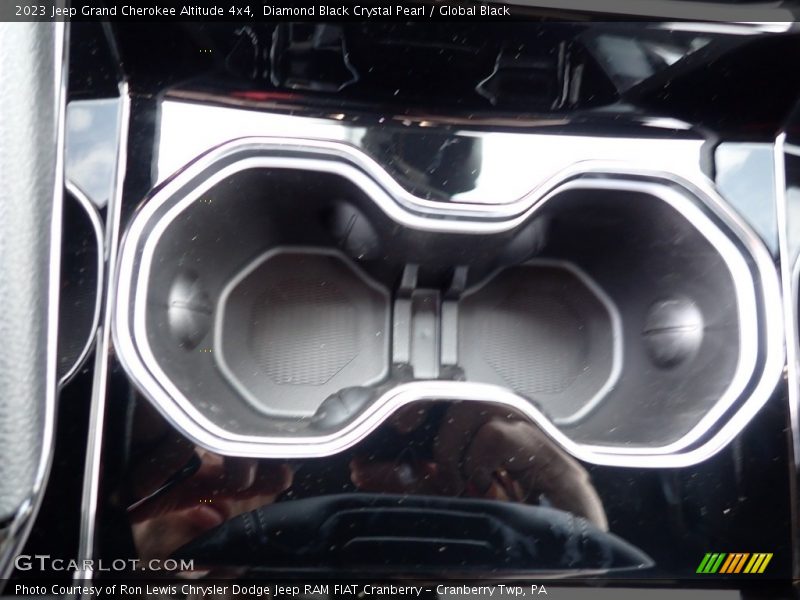 Diamond Black Crystal Pearl / Global Black 2023 Jeep Grand Cherokee Altitude 4x4