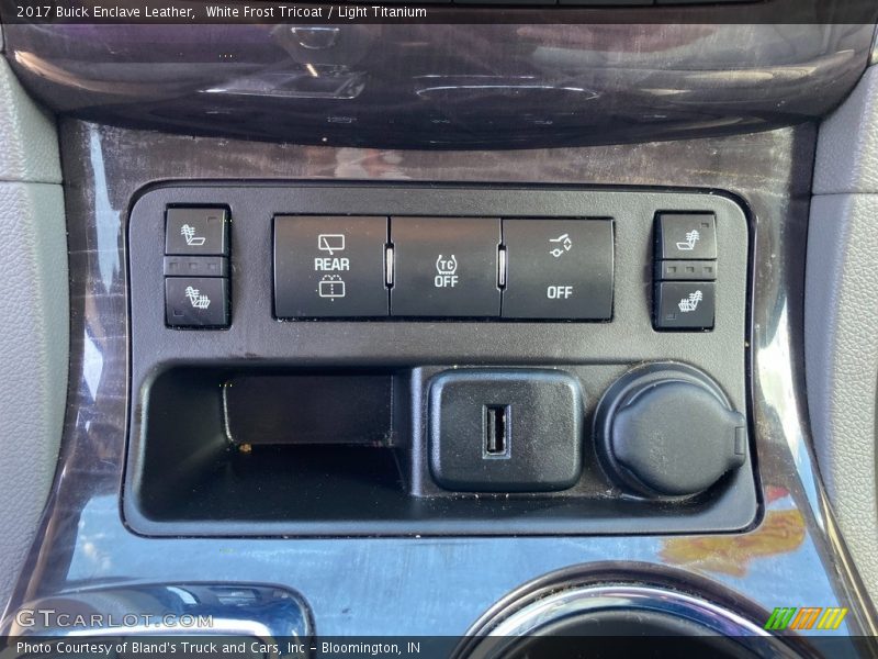 White Frost Tricoat / Light Titanium 2017 Buick Enclave Leather