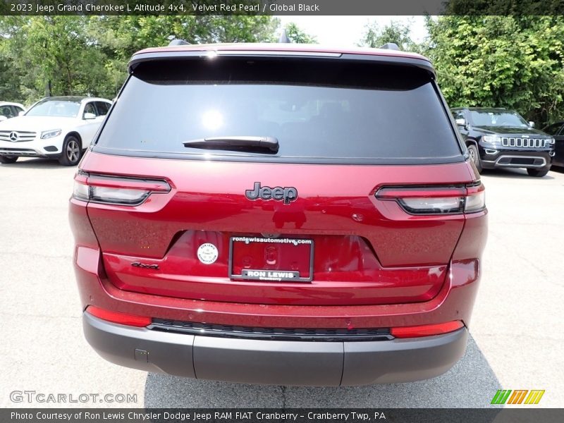 Velvet Red Pearl / Global Black 2023 Jeep Grand Cherokee L Altitude 4x4