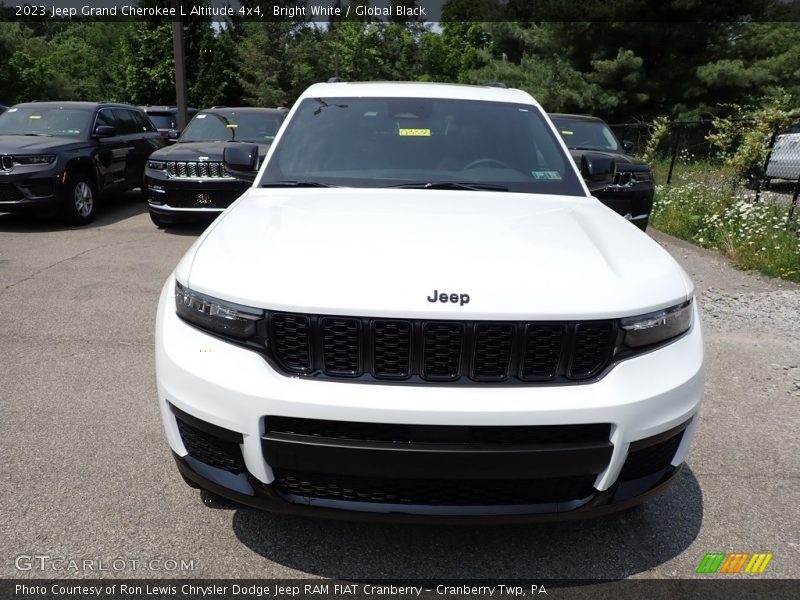Bright White / Global Black 2023 Jeep Grand Cherokee L Altitude 4x4
