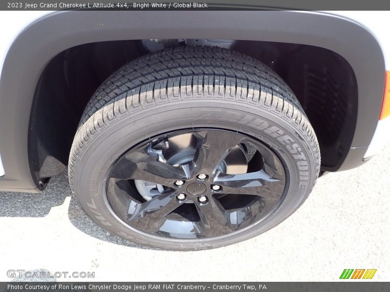 Bright White / Global Black 2023 Jeep Grand Cherokee L Altitude 4x4