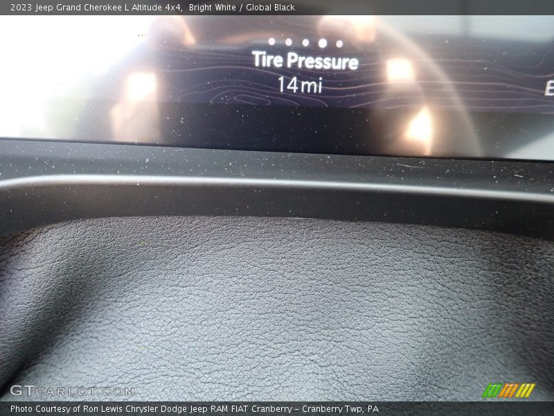 Bright White / Global Black 2023 Jeep Grand Cherokee L Altitude 4x4