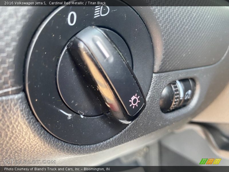 Cardinal Red Metallic / Titan Black 2016 Volkswagen Jetta S
