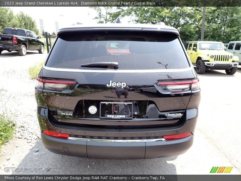 Diamond Black Crystal Pearl / Global Black 2023 Jeep Grand Cherokee L Laredo 4x4