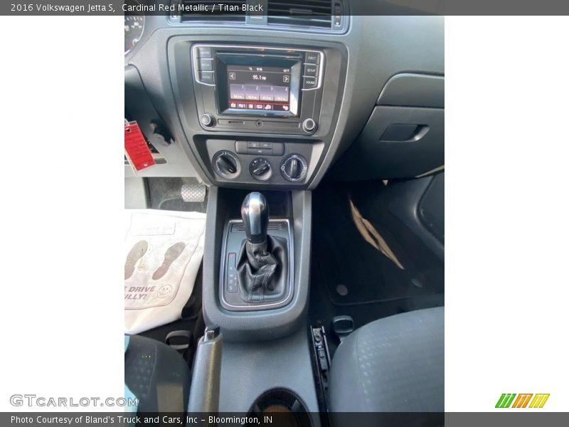 Cardinal Red Metallic / Titan Black 2016 Volkswagen Jetta S