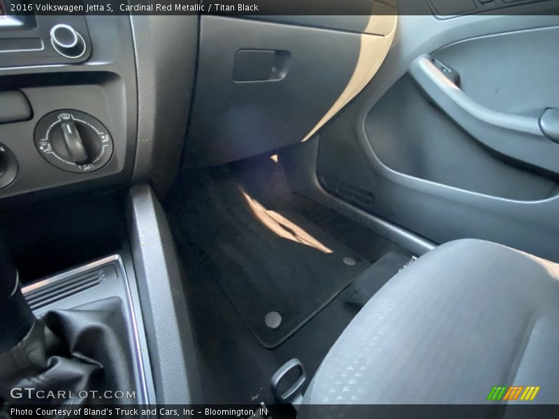 Cardinal Red Metallic / Titan Black 2016 Volkswagen Jetta S
