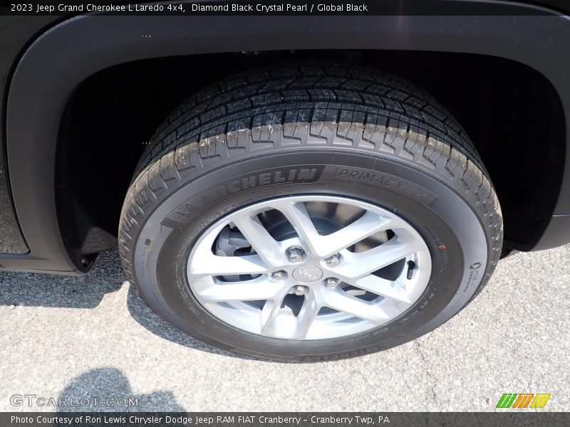 Diamond Black Crystal Pearl / Global Black 2023 Jeep Grand Cherokee L Laredo 4x4