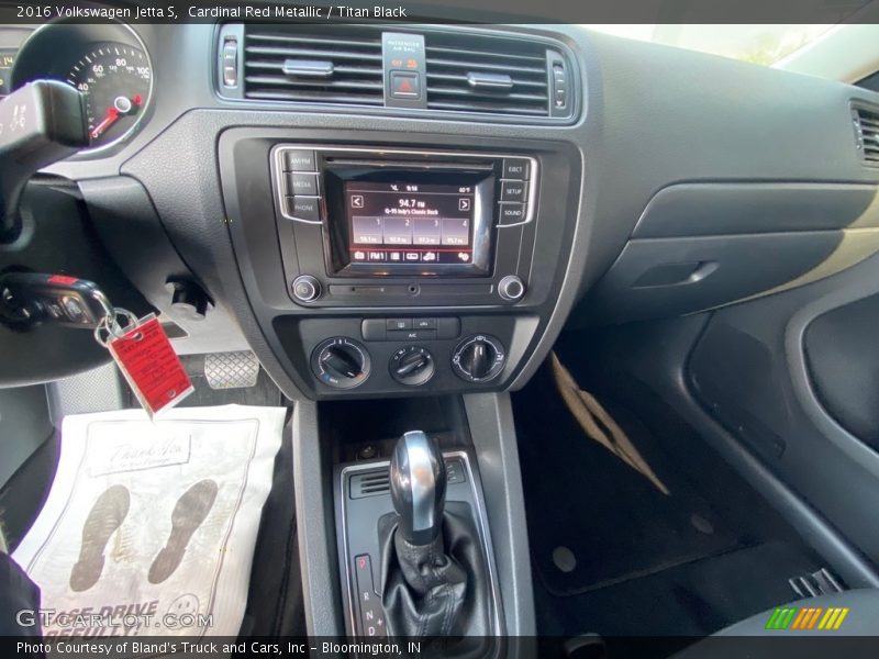 Cardinal Red Metallic / Titan Black 2016 Volkswagen Jetta S