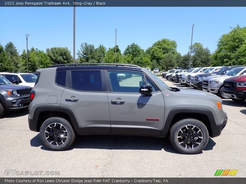  2023 Renegade Trailhawk 4x4 Sting-Gray