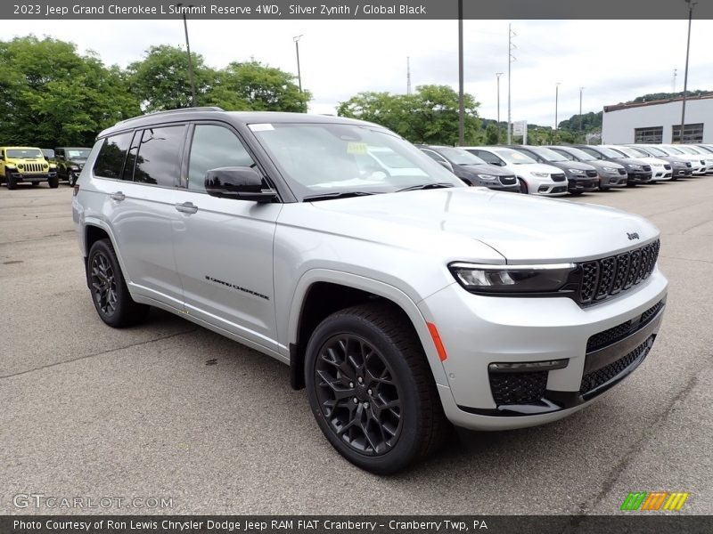 Front 3/4 View of 2023 Grand Cherokee L Summit Reserve 4WD