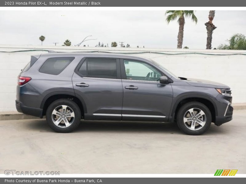 Modern Steel Metallic / Black 2023 Honda Pilot EX-L