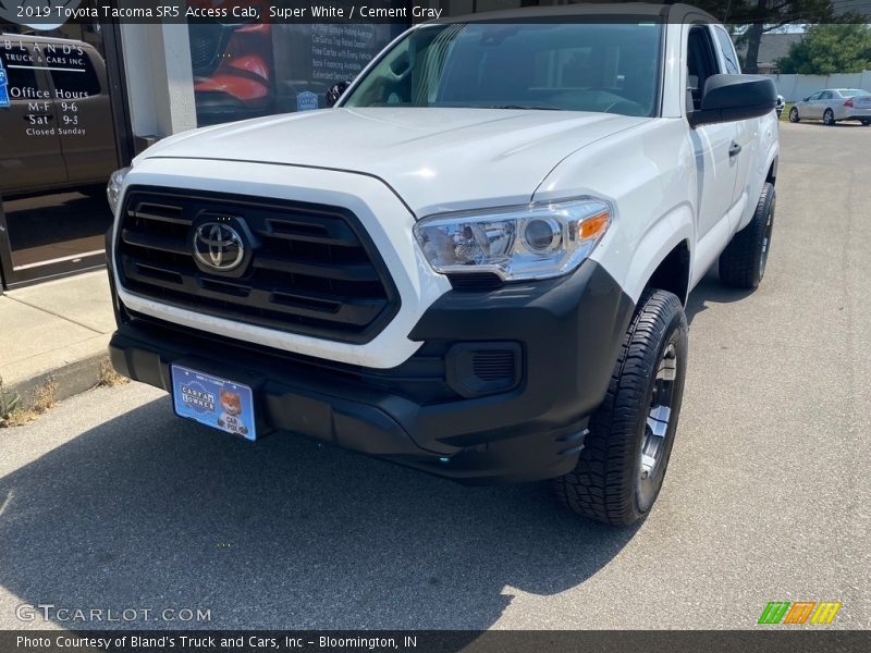 Super White / Cement Gray 2019 Toyota Tacoma SR5 Access Cab