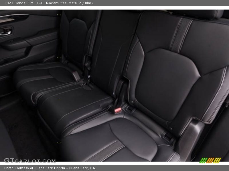 Modern Steel Metallic / Black 2023 Honda Pilot EX-L