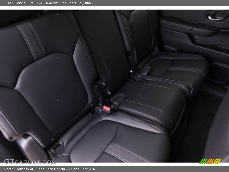 Modern Steel Metallic / Black 2023 Honda Pilot EX-L