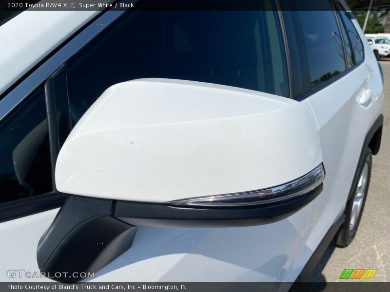 Super White / Black 2020 Toyota RAV4 XLE