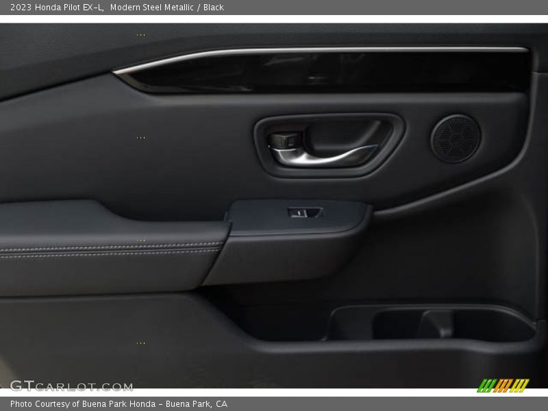 Modern Steel Metallic / Black 2023 Honda Pilot EX-L