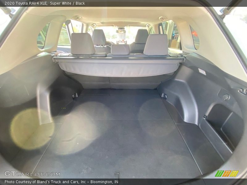 Super White / Black 2020 Toyota RAV4 XLE