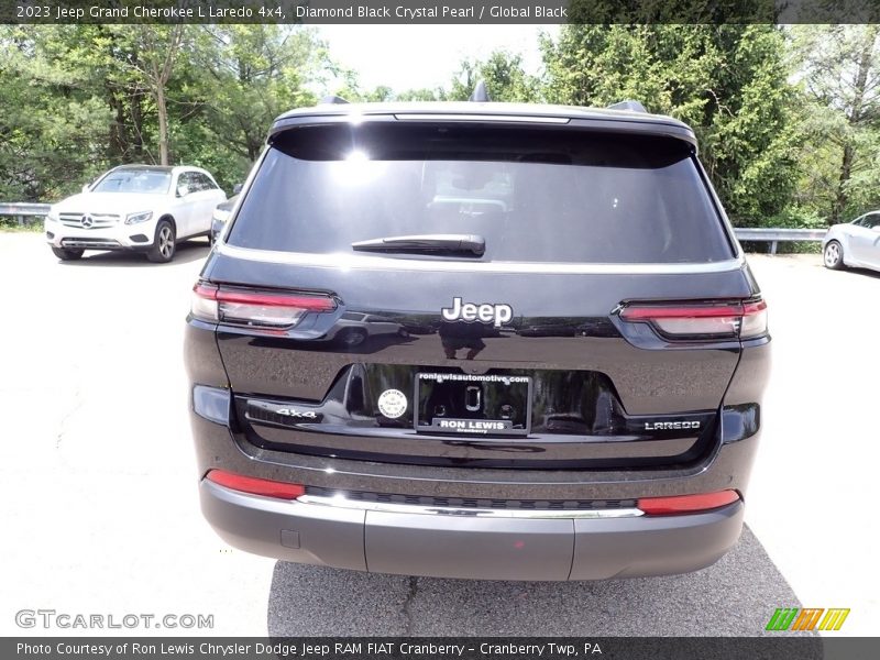 Diamond Black Crystal Pearl / Global Black 2023 Jeep Grand Cherokee L Laredo 4x4