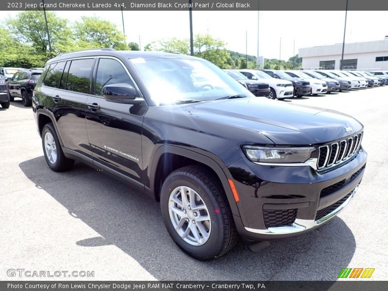 Diamond Black Crystal Pearl / Global Black 2023 Jeep Grand Cherokee L Laredo 4x4