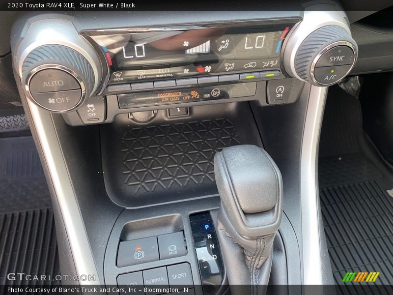 Super White / Black 2020 Toyota RAV4 XLE