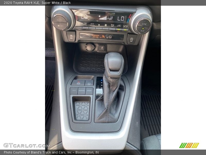 Super White / Black 2020 Toyota RAV4 XLE