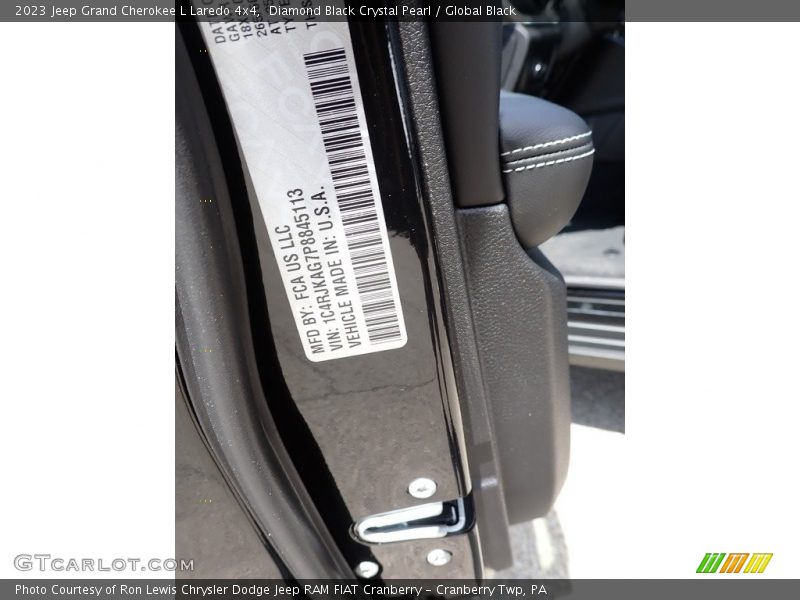 Diamond Black Crystal Pearl / Global Black 2023 Jeep Grand Cherokee L Laredo 4x4