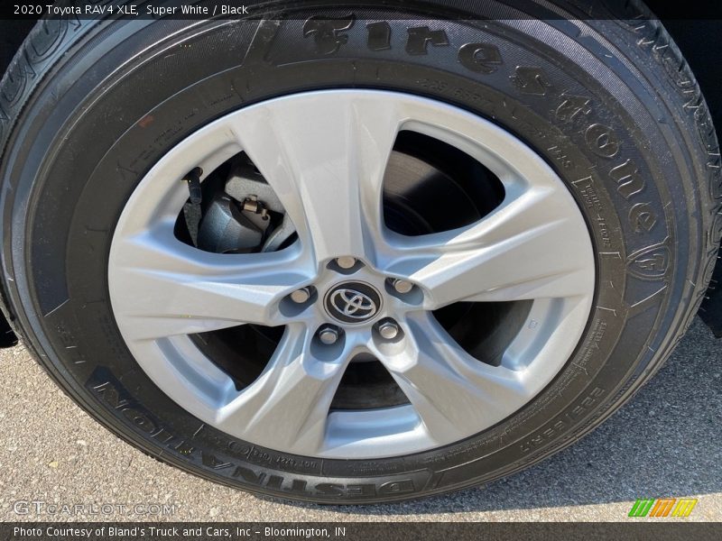 Super White / Black 2020 Toyota RAV4 XLE