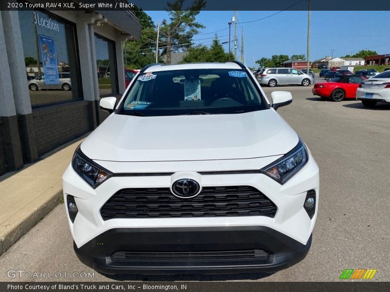 Super White / Black 2020 Toyota RAV4 XLE