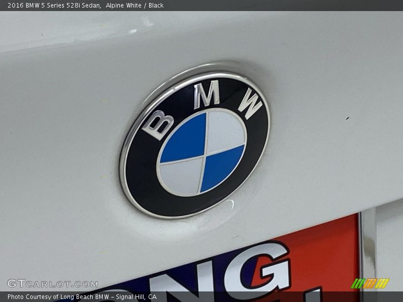 Alpine White / Black 2016 BMW 5 Series 528i Sedan