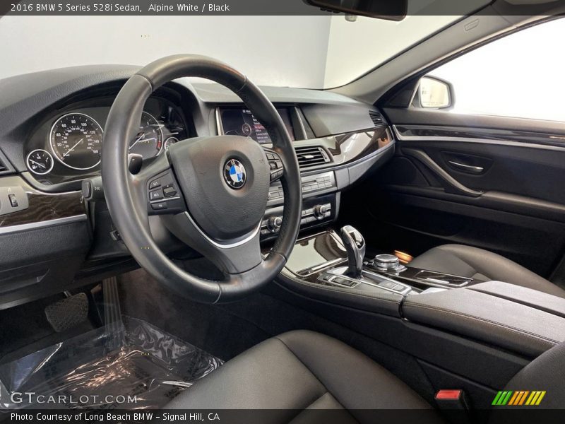 Alpine White / Black 2016 BMW 5 Series 528i Sedan