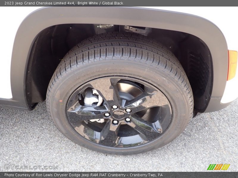 Bright White / Global Black 2023 Jeep Grand Cherokee Limited 4x4