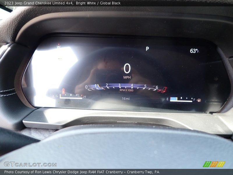 Bright White / Global Black 2023 Jeep Grand Cherokee Limited 4x4