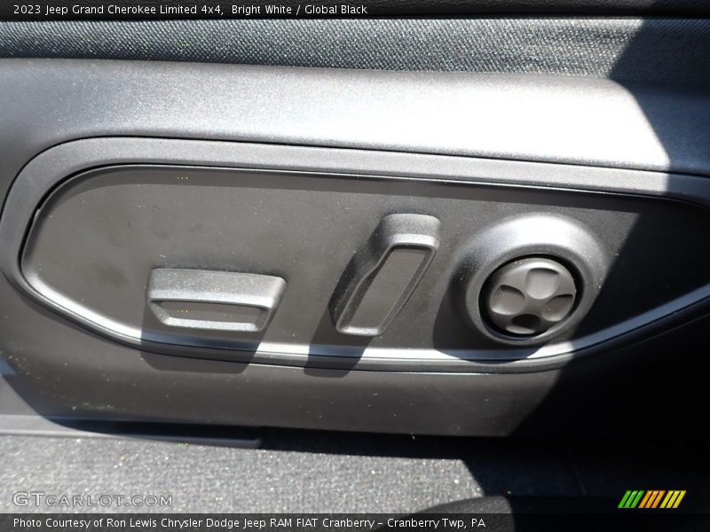 Bright White / Global Black 2023 Jeep Grand Cherokee Limited 4x4